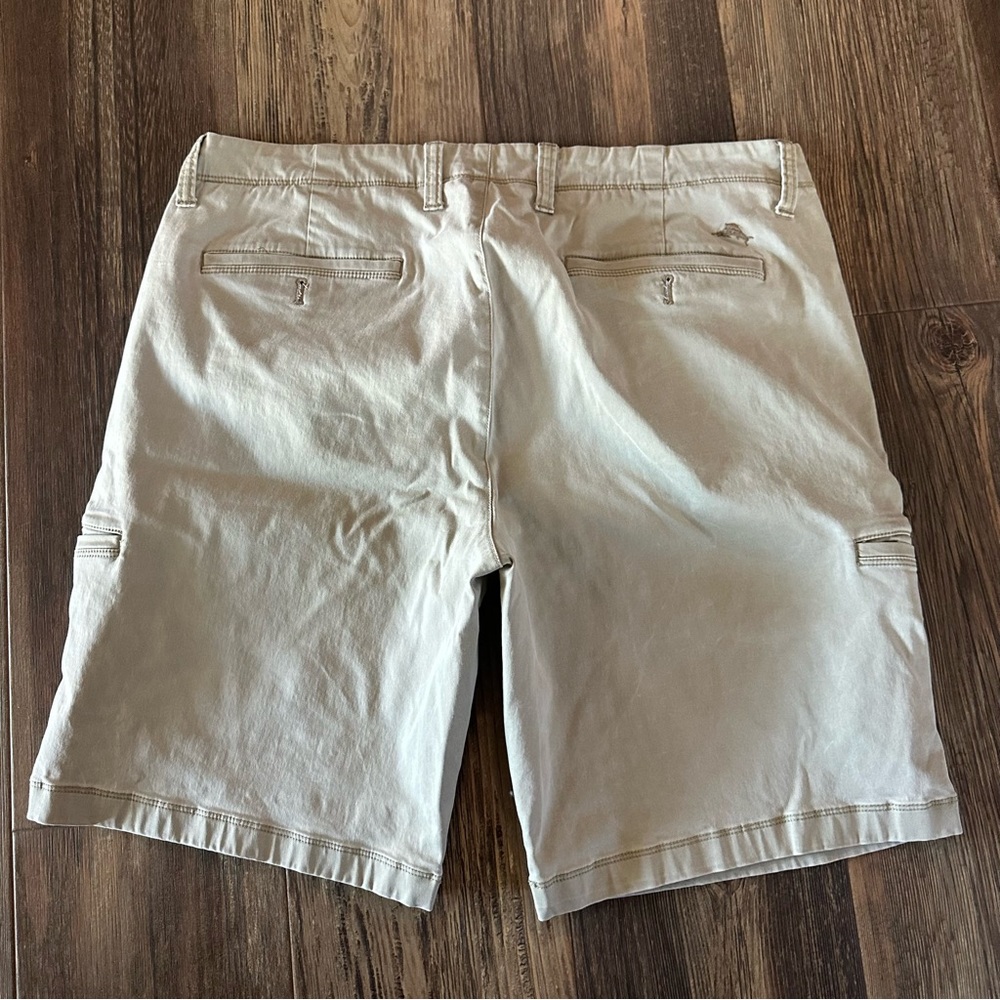 Tommy Bahama men's 36 khaki tan shorts soft - Picture 2 of 9